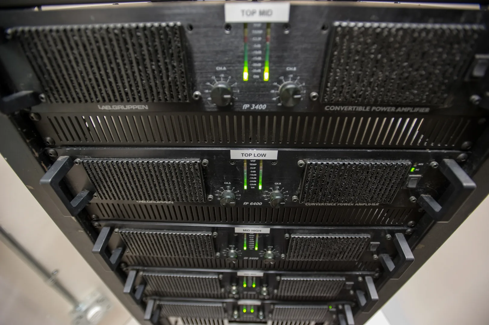 AV amplifier rack